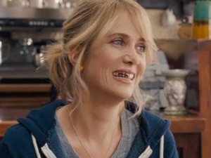 kristin wiig with spinach in teeth